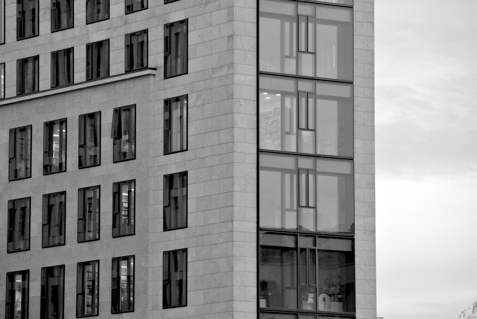Schwarz-weisse Architekturaufnahme aus der Serie Fassaden