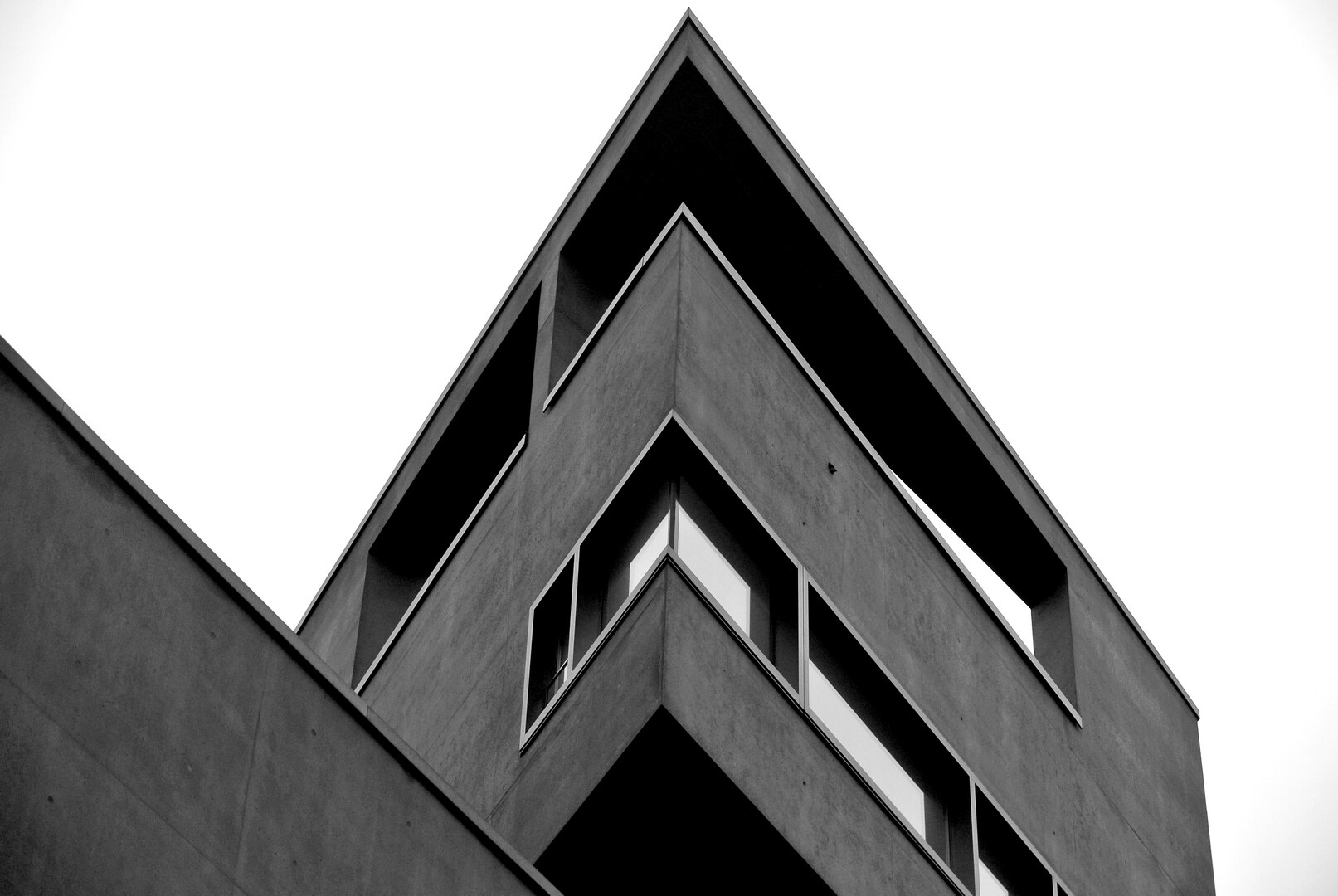 Schwarz-weisse Architekturaufnahme aus der Serie Fassaden