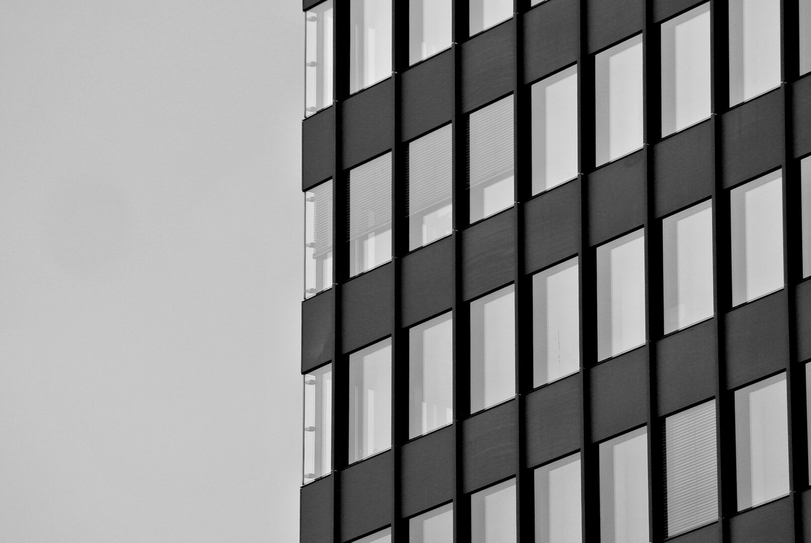 Schwarz-weisse Architekturaufnahme aus der Serie Fassaden