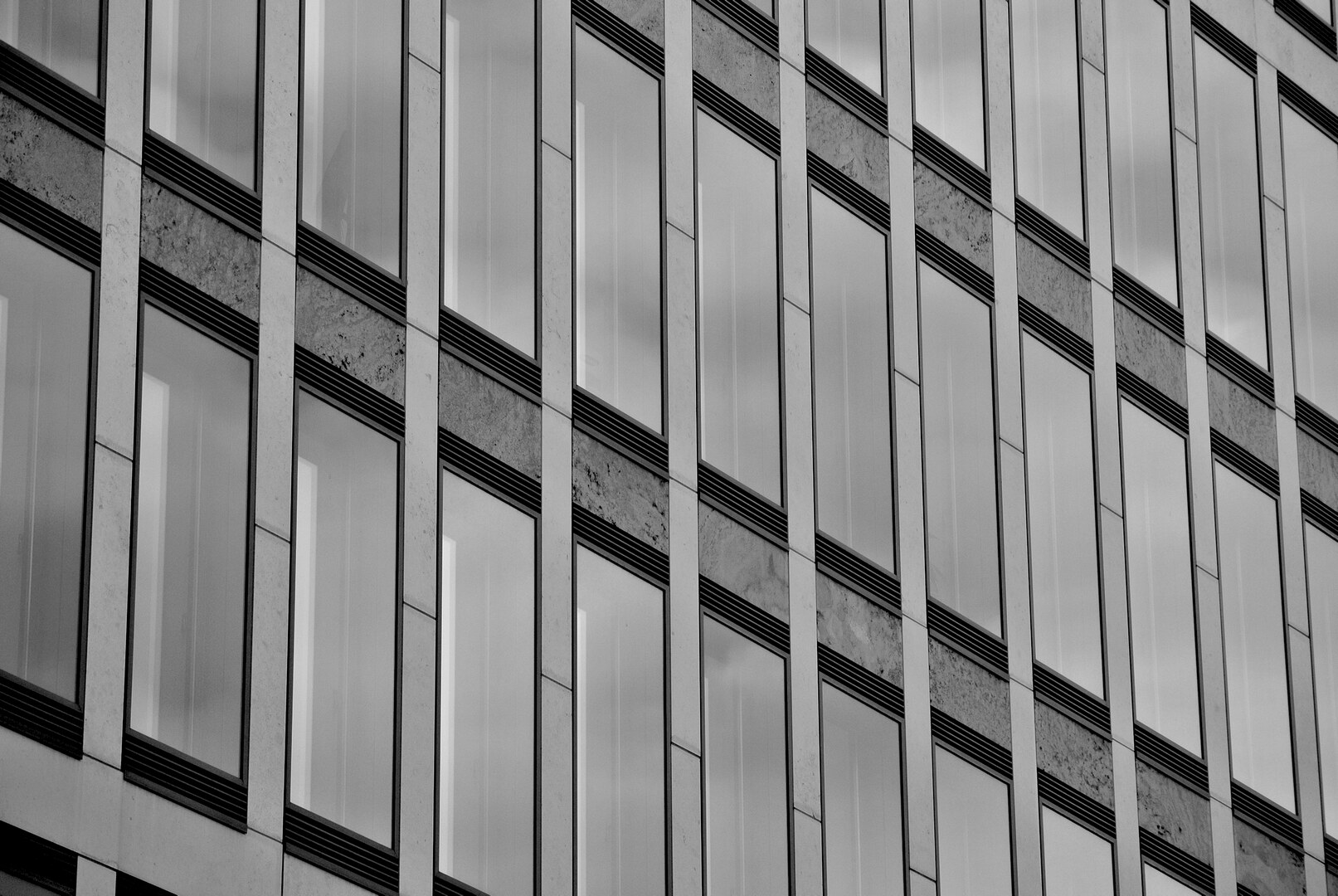 Schwarz-weisse Architekturaufnahme aus der Serie Fassaden