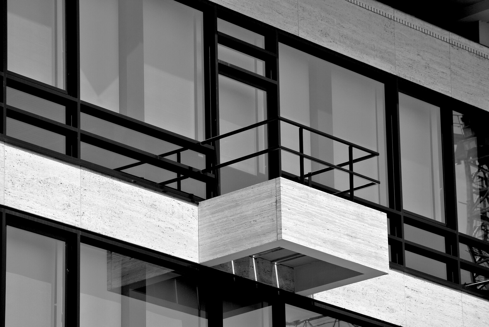 Schwarz-weisse Architekturaufnahme aus der Serie Fassaden